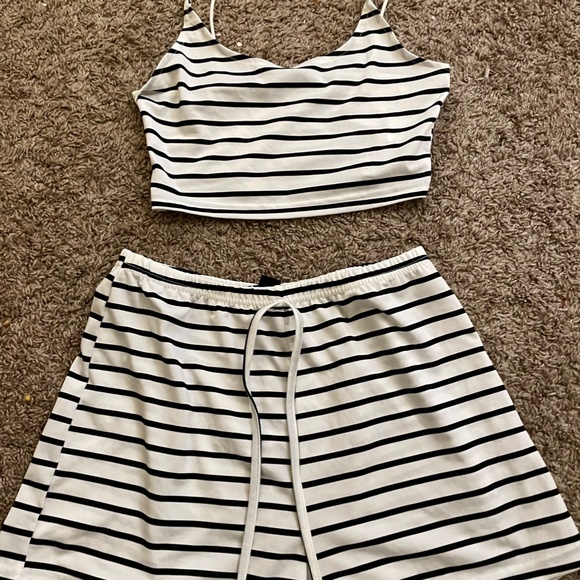 white and black striped matching outfit of shorts and cropped tank - Picture 2 of 2